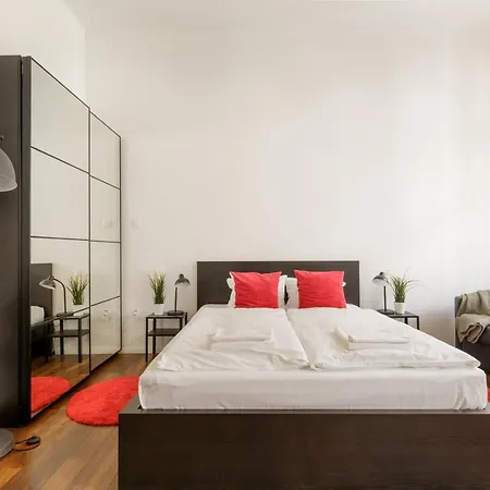 Red Dot Two - New Unit In The Heart Of Party Town Appartamento