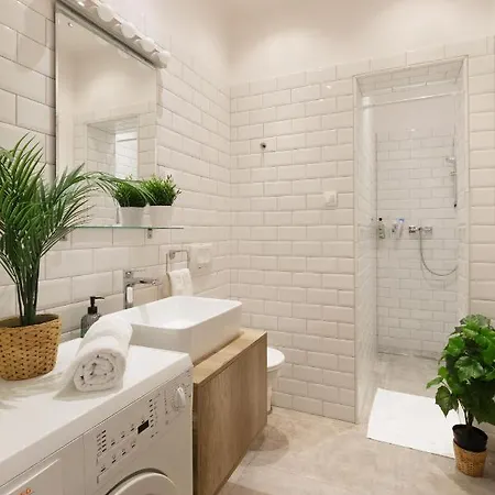 Apartment Red Dot Two - New Unit In The Heart Of Party Town