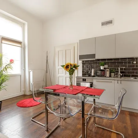 Διαμέρισμα Red Dot Two - New Unit In The Heart Of Party Town *