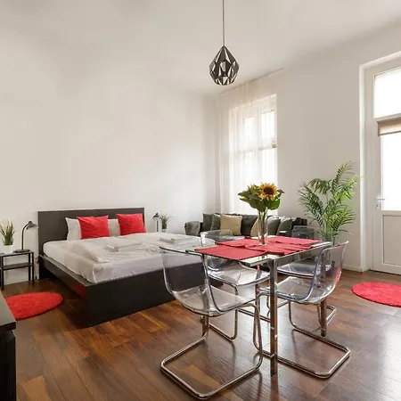 Apartment Red Dot Two - New Unit In The Heart Of Party Town