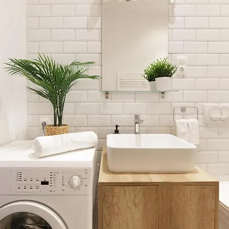 Apartment Red Dot Two - New Unit In The Heart Of Party Town *