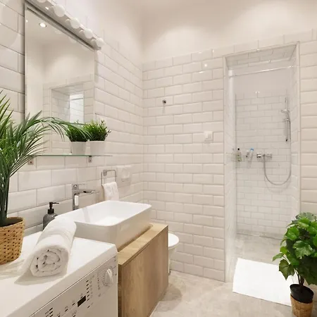 Red Dot Two - New Unit In The Heart Of Party Town Apartment